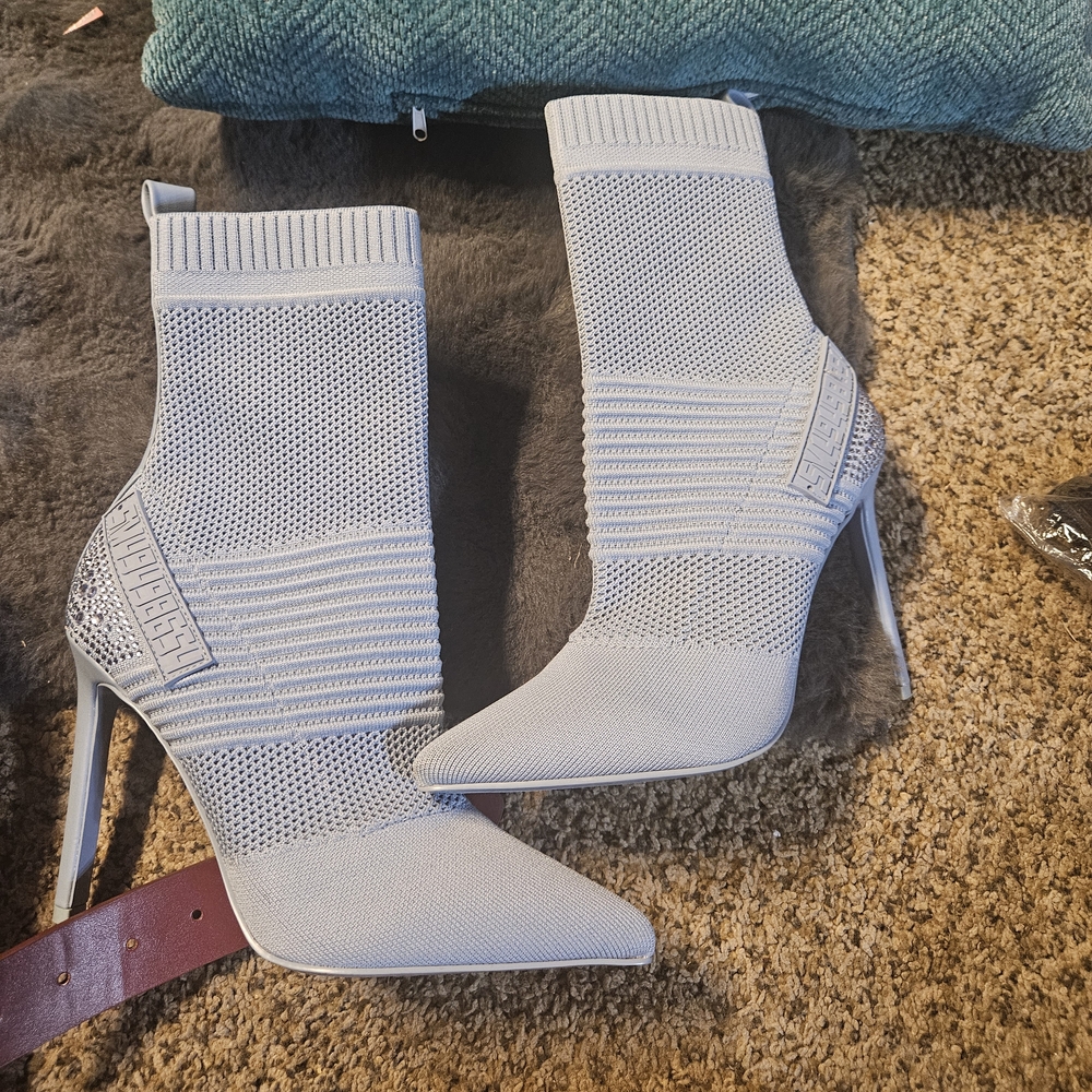 Steve Madden Light Gray Knit Heeled Boots